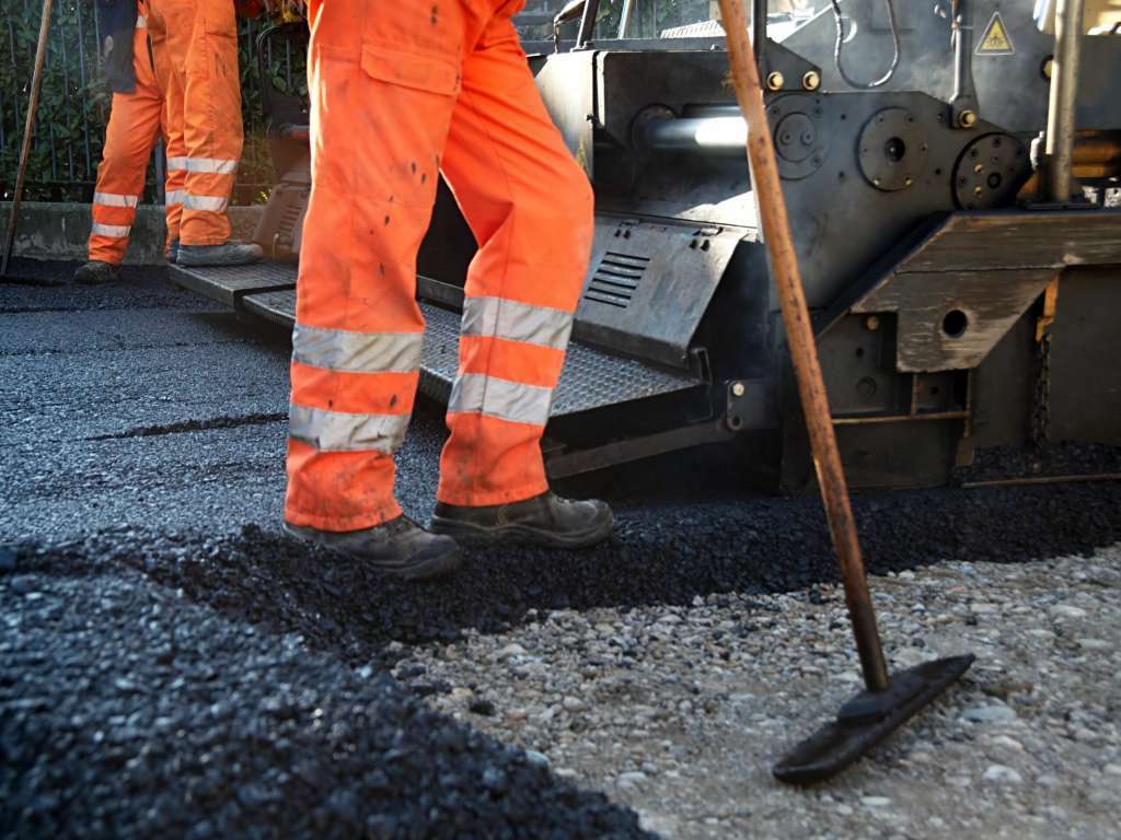 lavoro asfalto strada